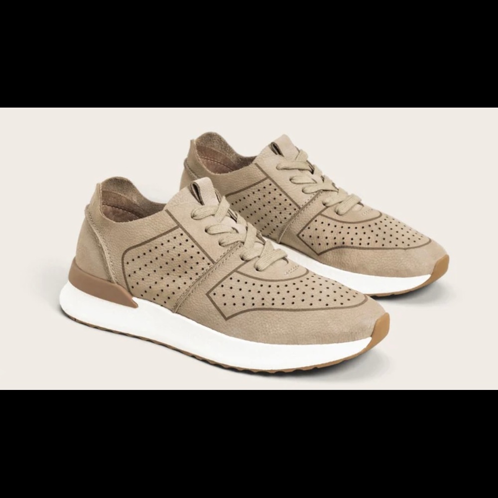 gentle souls by Kenneth Cole Laurence Nubuck Jogger Sneaker